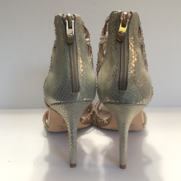 Vince Camuto Metallic Gold Open Toe Rhinestone Back Zip Heels size 8.5M - Picture 15 of 16